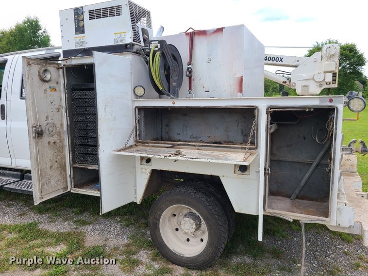 image for item L1295 2006 Chevrolet C4500  utility / service truck