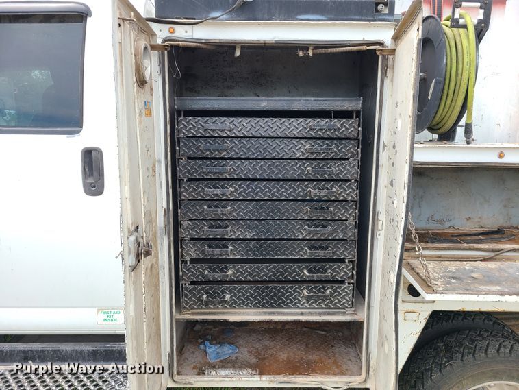 image for item L1295 2006 Chevrolet C4500  utility / service truck