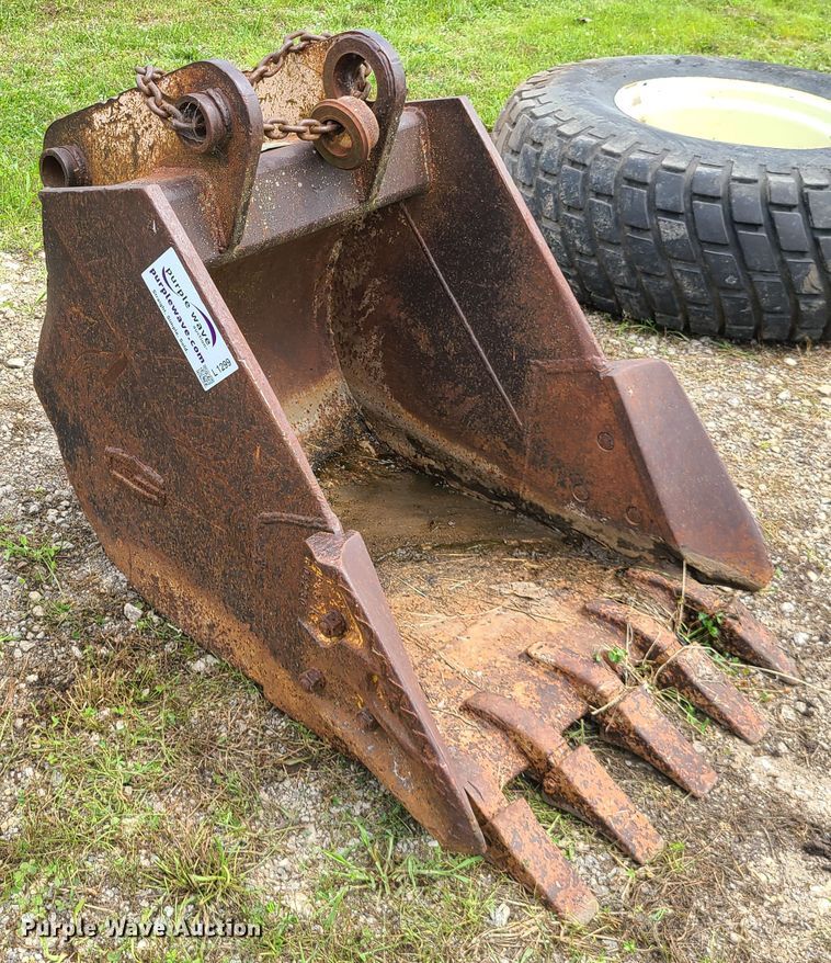 image for item L1299 Gannon  36"W excavator bucket