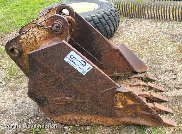 image for item L1299 Gannon  36"W excavator bucket