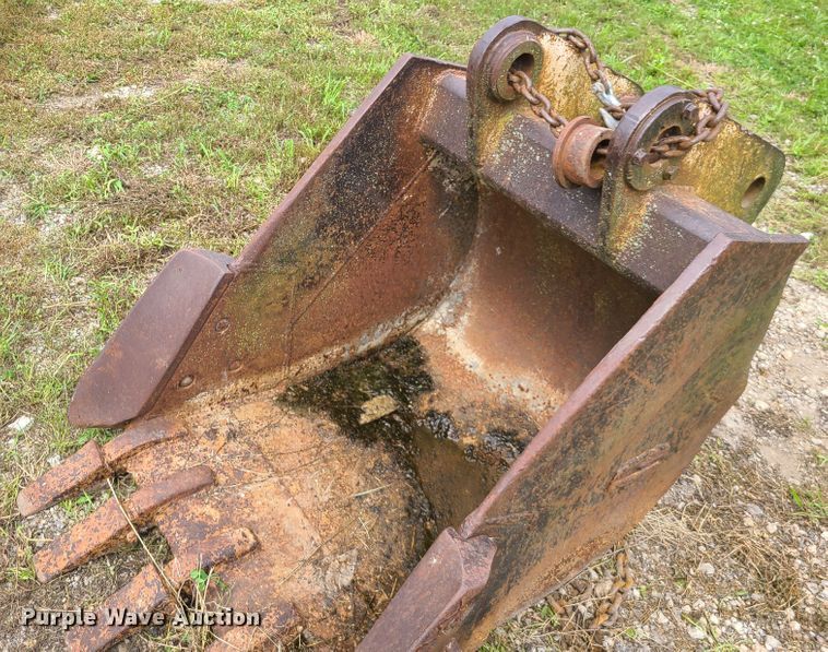 image for item L1299 Gannon  36"W excavator bucket