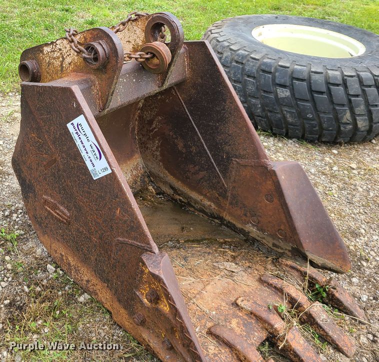 image for item L1299 Gannon  36"W excavator bucket