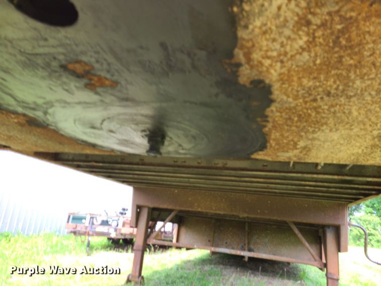 image for item L1304 1987 Kentucky  dry van trailer