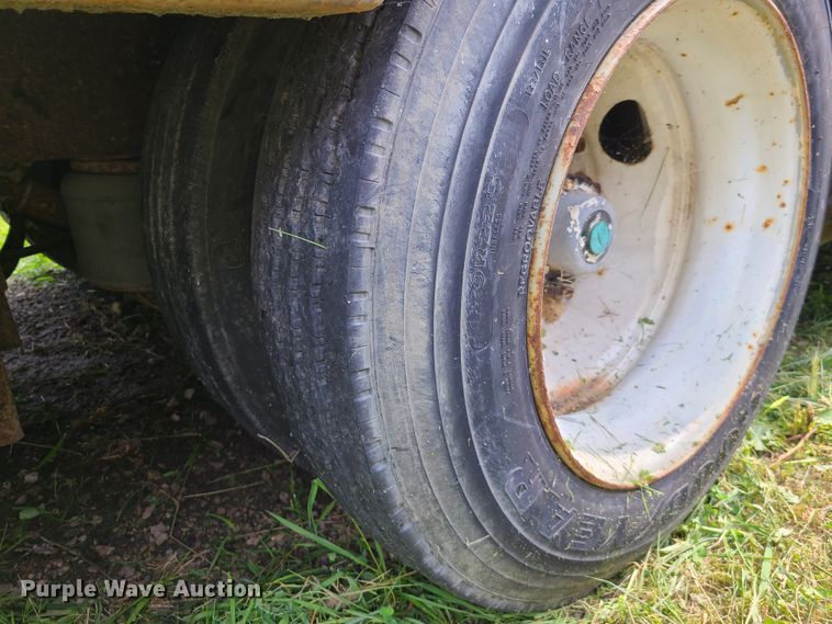 image for item L1304 1987 Kentucky  dry van trailer