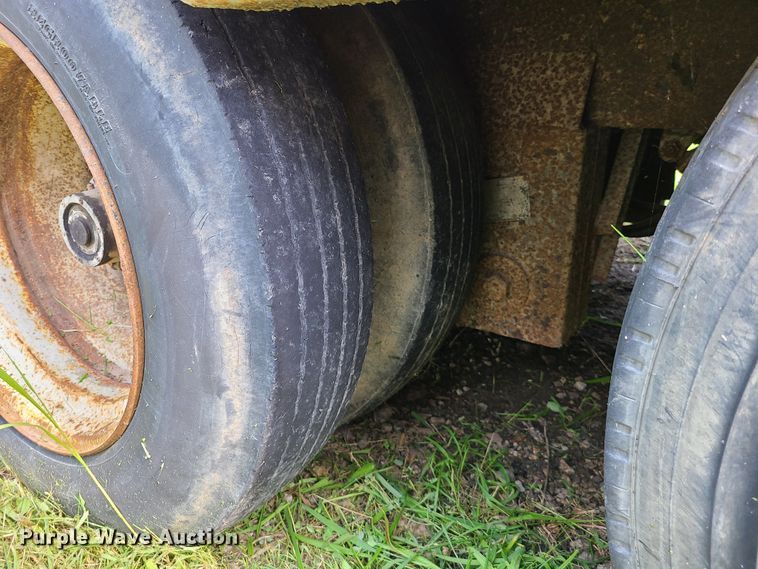 image for item L1304 1987 Kentucky  dry van trailer