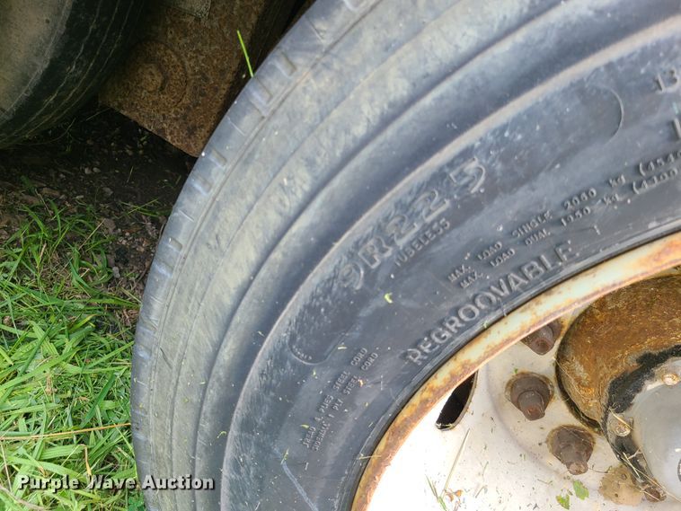 image for item L1304 1987 Kentucky  dry van trailer