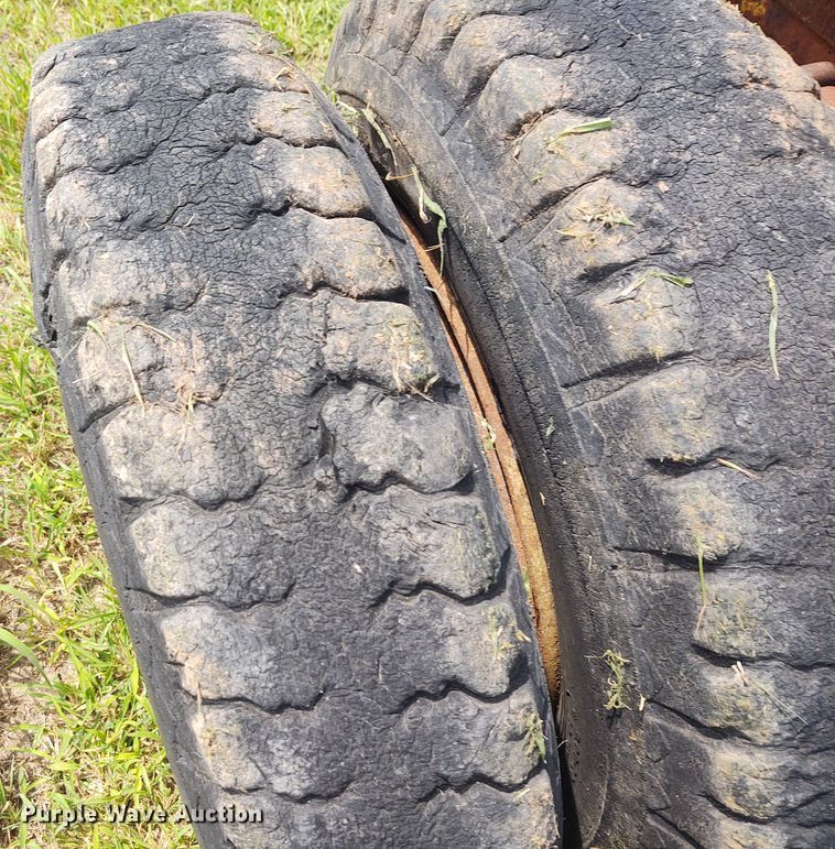 image for item BY9363 Detroit Diesel  twelve cylinder diesel engine