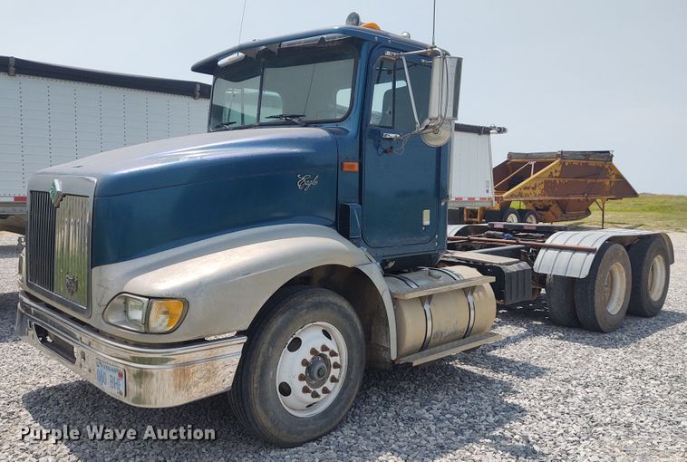 image for item BY9367 1999 International 9200 Eagle  semi truck