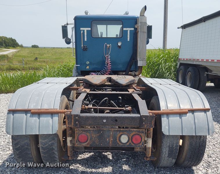 image for item BY9367 1999 International 9200 Eagle  semi truck