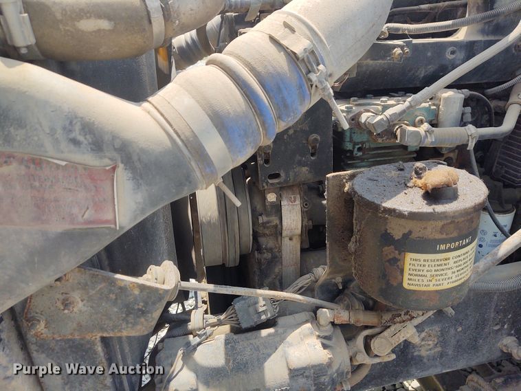 image for item BY9367 1999 International 9200 Eagle  semi truck