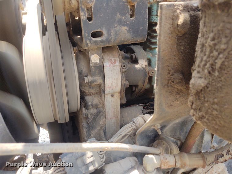 image for item BY9367 1999 International 9200 Eagle  semi truck