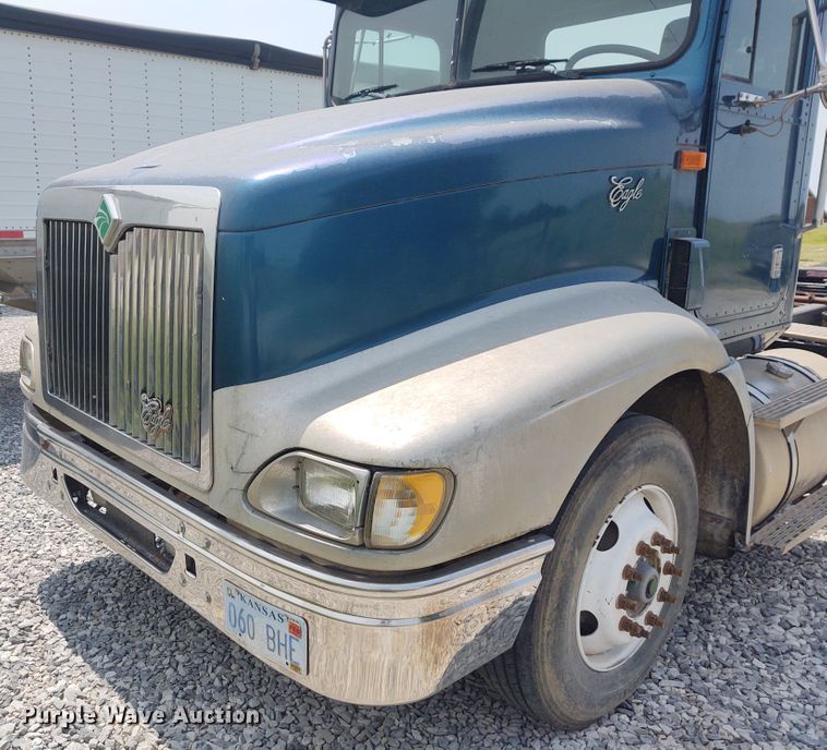 image for item BY9367 1999 International 9200 Eagle  semi truck
