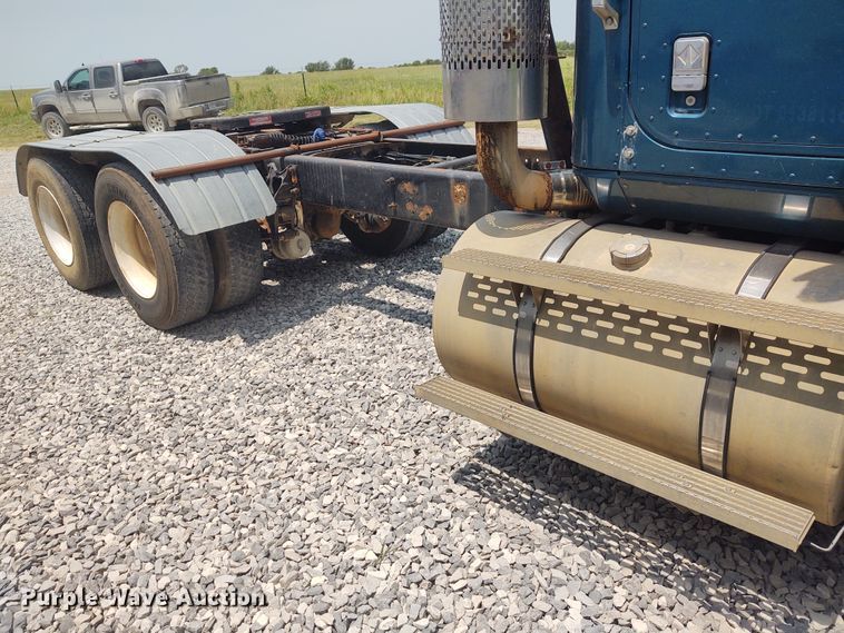 image for item BY9367 1999 International 9200 Eagle  semi truck