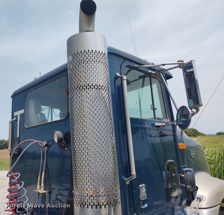 image for item BY9367 1999 International 9200 Eagle  semi truck