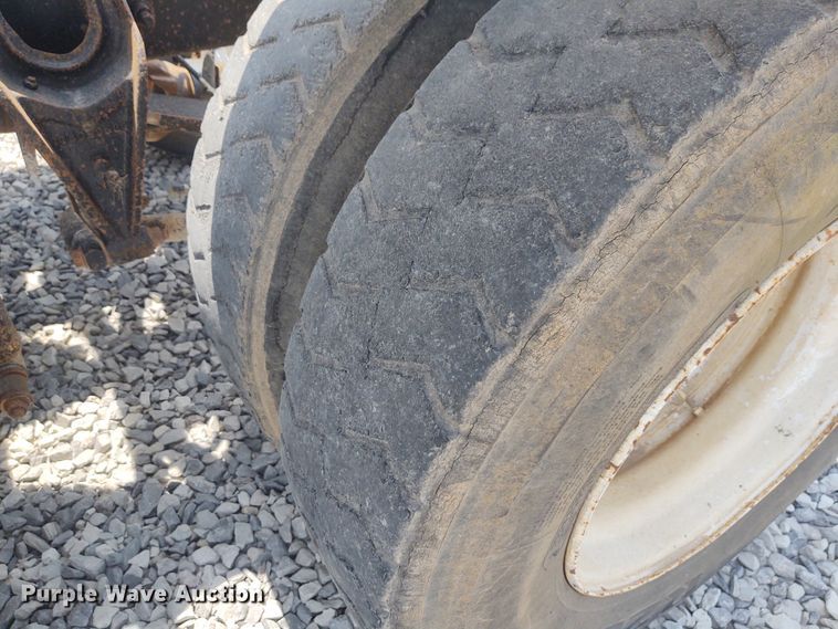 image for item BY9367 1999 International 9200 Eagle  semi truck