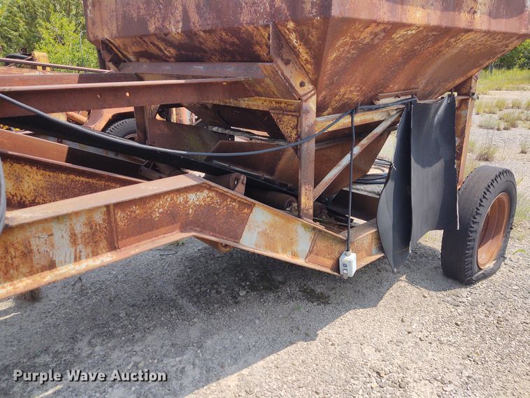 image for item BY9373 Sesco  stacking conveyor