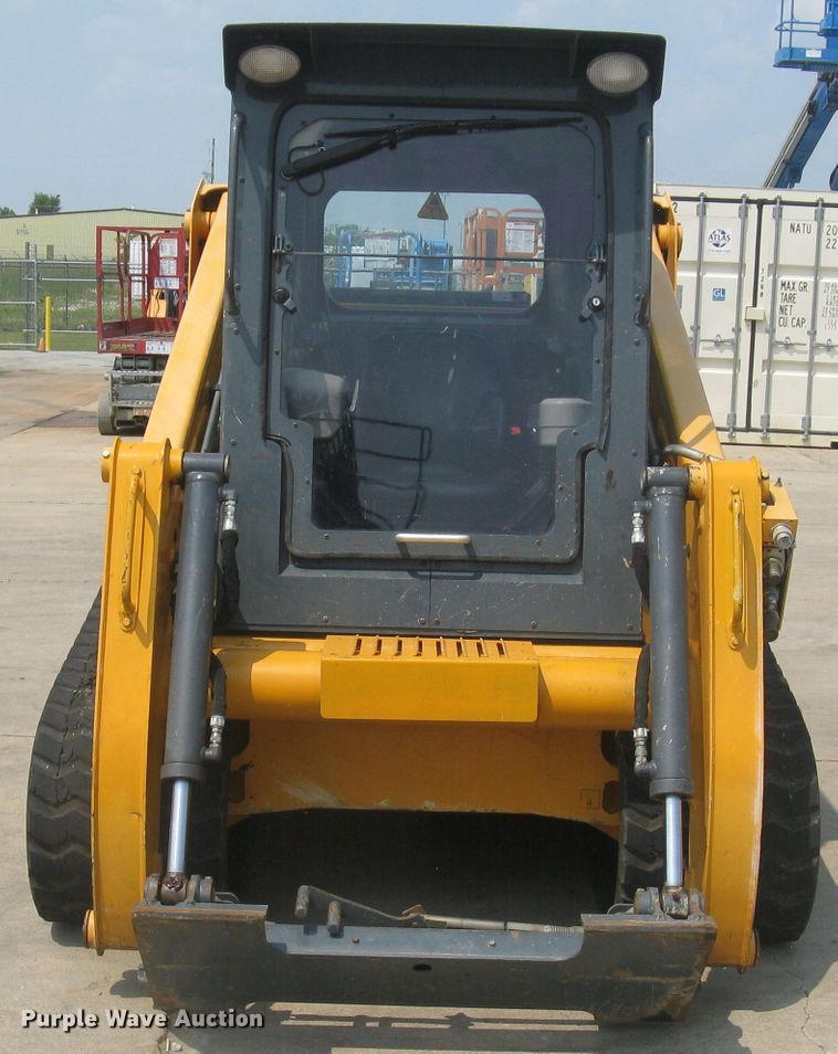 image for item DG5289 2017 Mustang 2100RT NXT3  skid steer loader