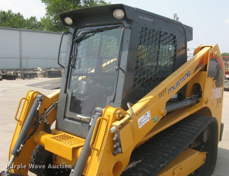 image for item DG5289 2017 Mustang 2100RT NXT3  skid steer loader