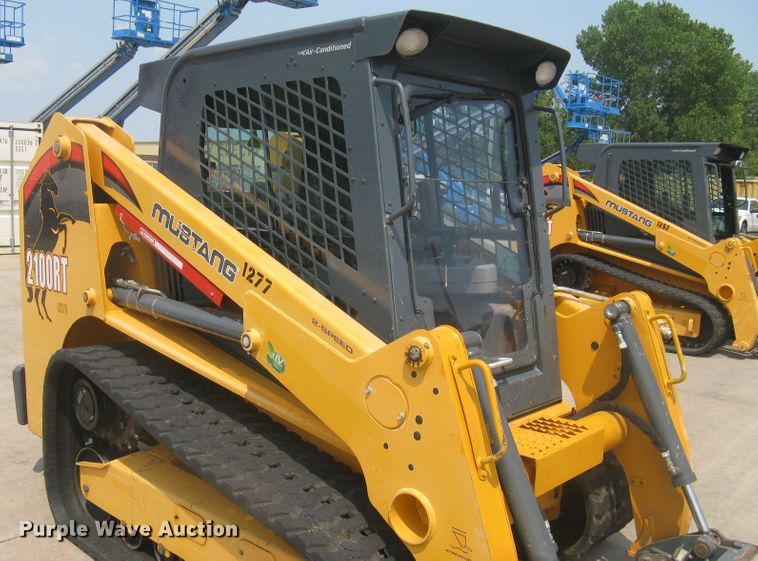 image for item DG5289 2017 Mustang 2100RT NXT3  skid steer loader