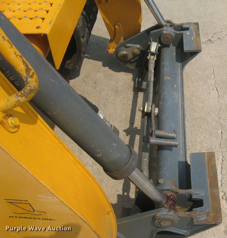 image for item DG5289 2017 Mustang 2100RT NXT3  skid steer loader