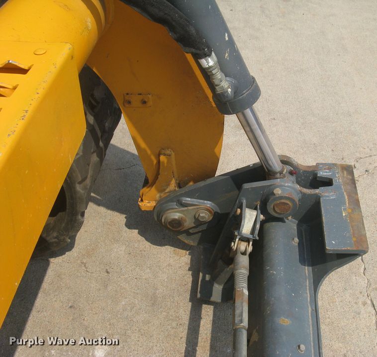 image for item DG5289 2017 Mustang 2100RT NXT3  skid steer loader