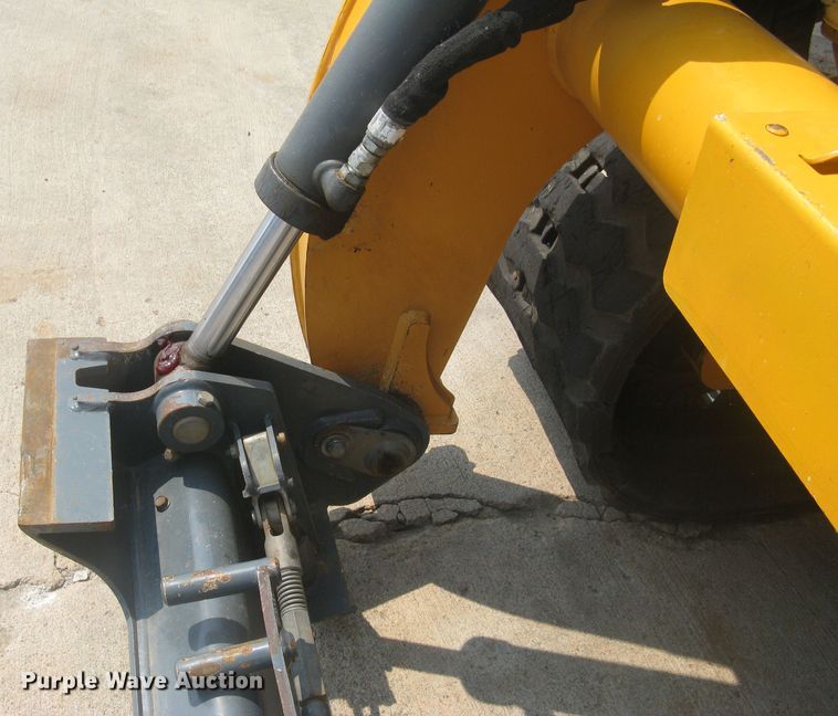 image for item DG5289 2017 Mustang 2100RT NXT3  skid steer loader