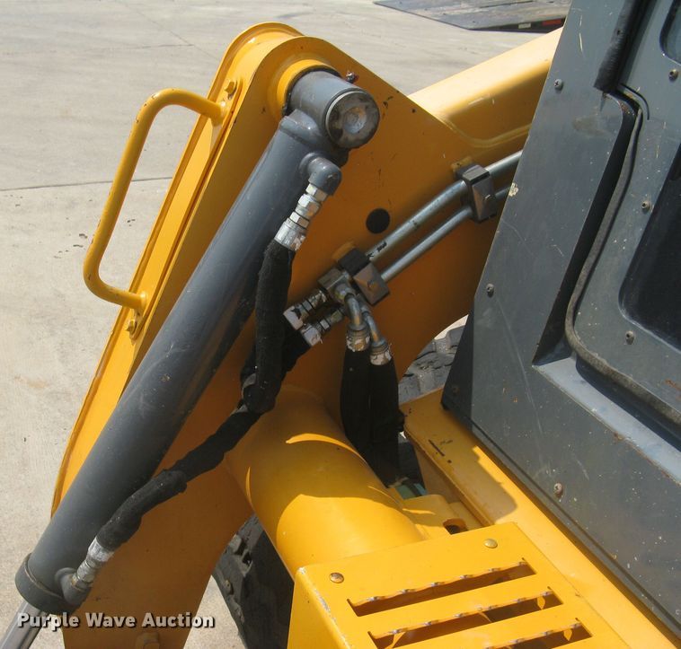 image for item DG5289 2017 Mustang 2100RT NXT3  skid steer loader