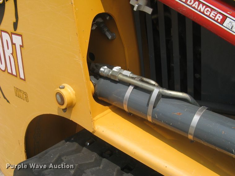 image for item DG5289 2017 Mustang 2100RT NXT3  skid steer loader