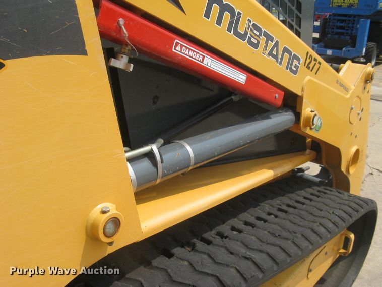 image for item DG5289 2017 Mustang 2100RT NXT3  skid steer loader