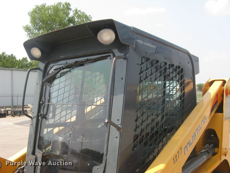 image for item DG5289 2017 Mustang 2100RT NXT3  skid steer loader