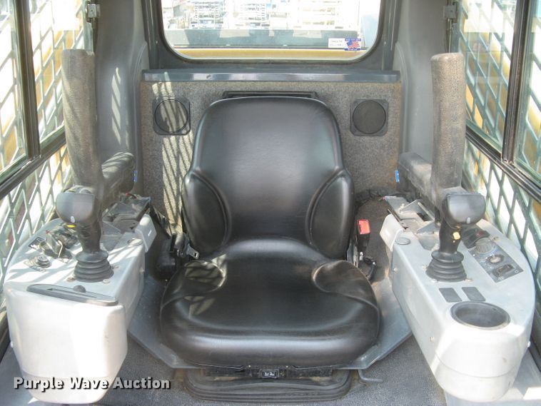 image for item DG5289 2017 Mustang 2100RT NXT3  skid steer loader