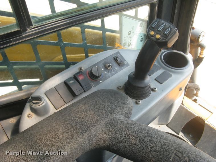 image for item DG5289 2017 Mustang 2100RT NXT3  skid steer loader