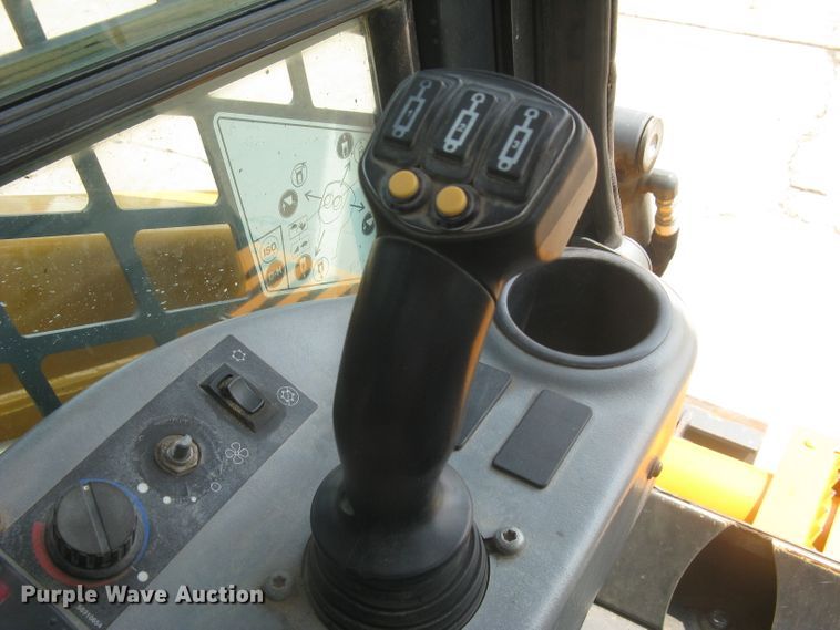 image for item DG5289 2017 Mustang 2100RT NXT3  skid steer loader