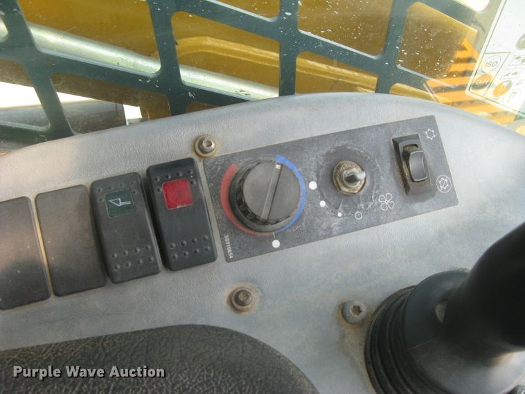 image for item DG5289 2017 Mustang 2100RT NXT3  skid steer loader