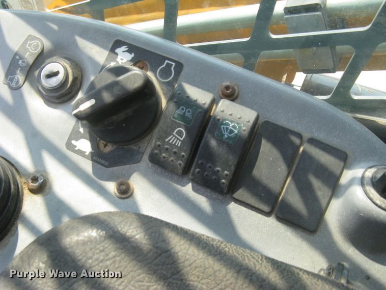 image for item DG5289 2017 Mustang 2100RT NXT3  skid steer loader