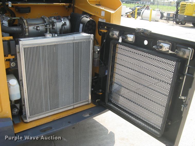 image for item DG5289 2017 Mustang 2100RT NXT3  skid steer loader