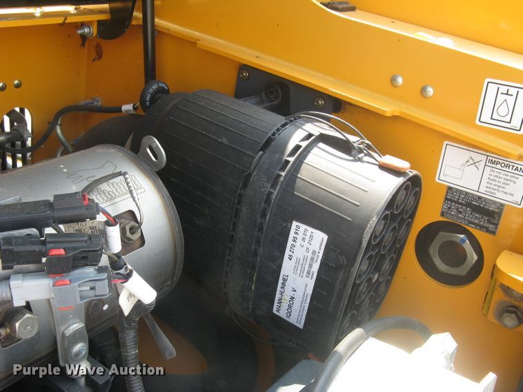 image for item DG5289 2017 Mustang 2100RT NXT3  skid steer loader