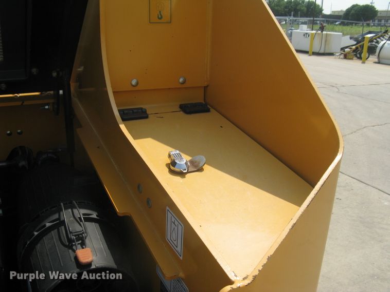 image for item DG5289 2017 Mustang 2100RT NXT3  skid steer loader