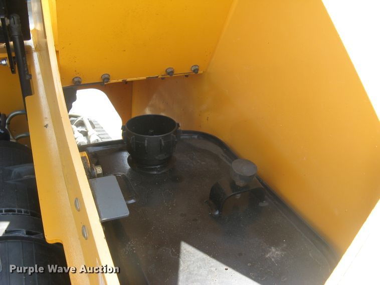 image for item DG5289 2017 Mustang 2100RT NXT3  skid steer loader