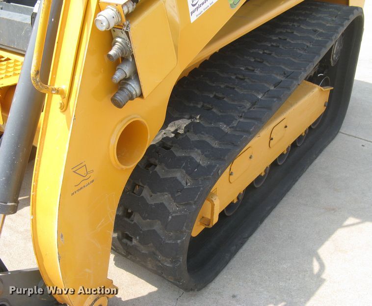 image for item DG5289 2017 Mustang 2100RT NXT3  skid steer loader