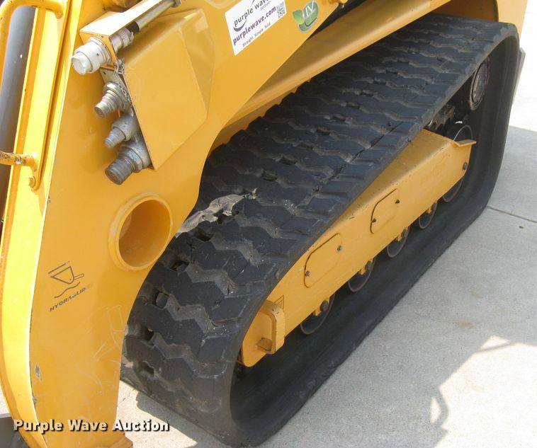 image for item DG5289 2017 Mustang 2100RT NXT3  skid steer loader