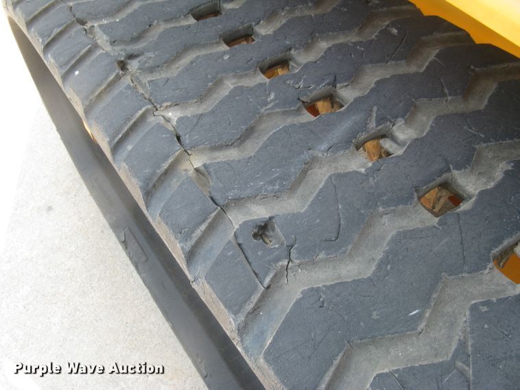 image for item DG5289 2017 Mustang 2100RT NXT3  skid steer loader