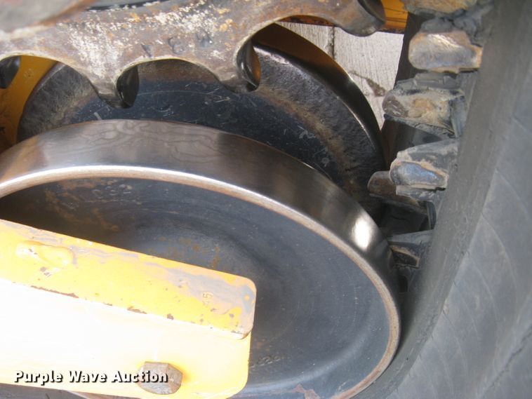 image for item DG5289 2017 Mustang 2100RT NXT3  skid steer loader