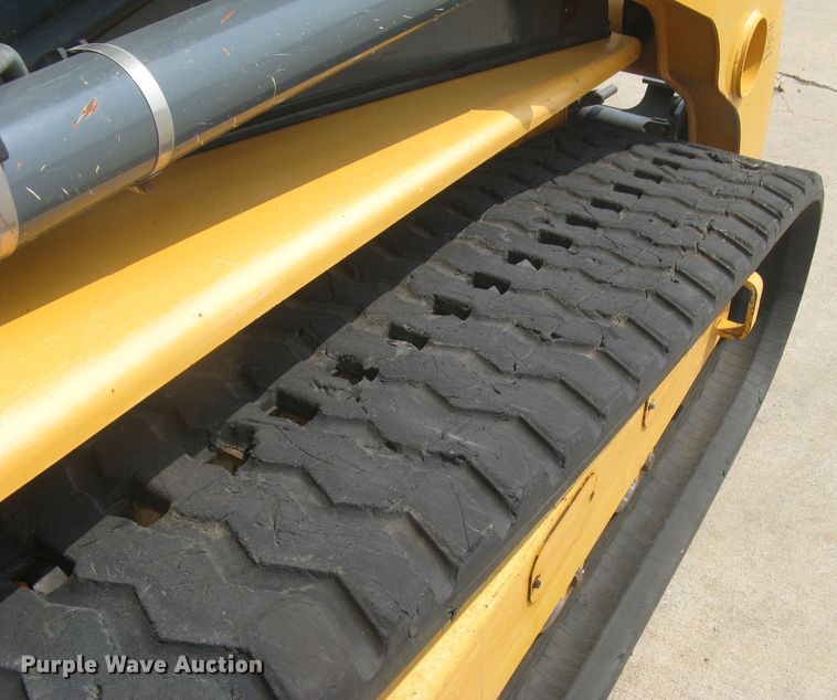 image for item DG5289 2017 Mustang 2100RT NXT3  skid steer loader