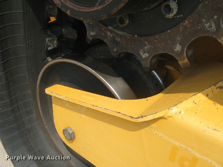 image for item DG5289 2017 Mustang 2100RT NXT3  skid steer loader