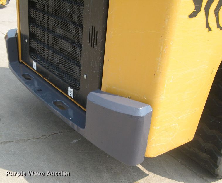 image for item DG5289 2017 Mustang 2100RT NXT3  skid steer loader