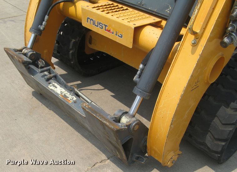 image for item DG5290 2017 Mustang 2100RT NXT3  skid steer loader