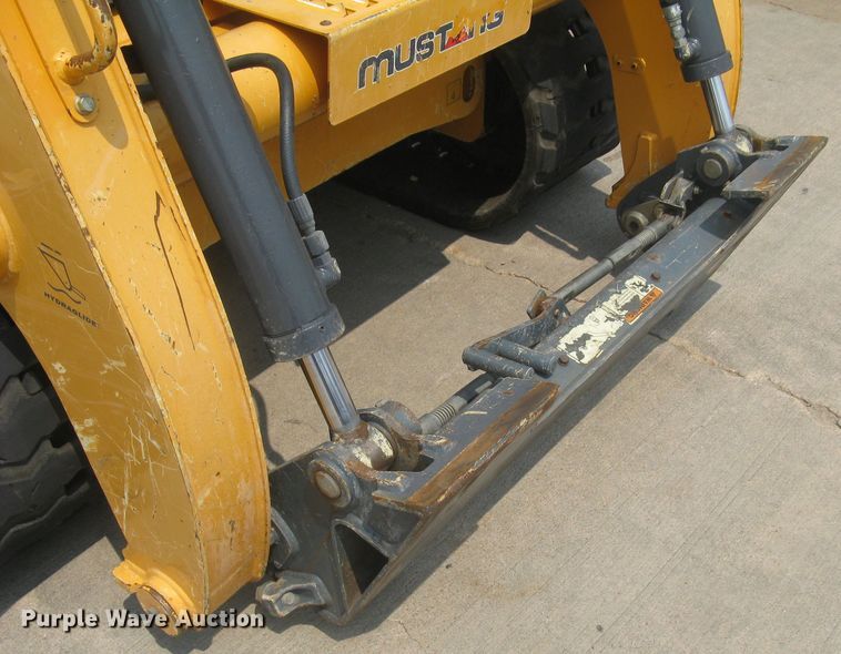 image for item DG5290 2017 Mustang 2100RT NXT3  skid steer loader