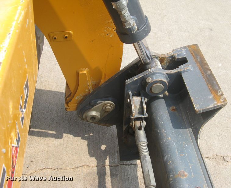 image for item DG5290 2017 Mustang 2100RT NXT3  skid steer loader