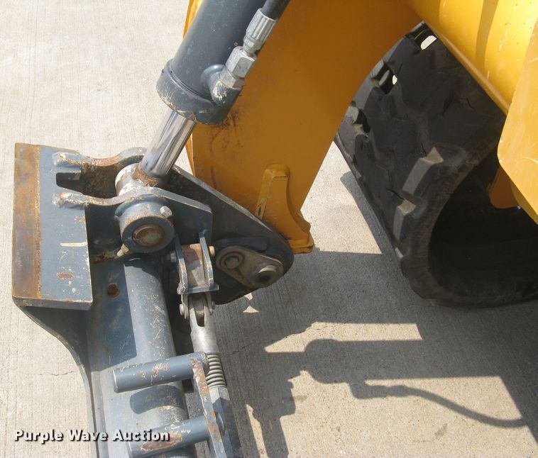 image for item DG5290 2017 Mustang 2100RT NXT3  skid steer loader